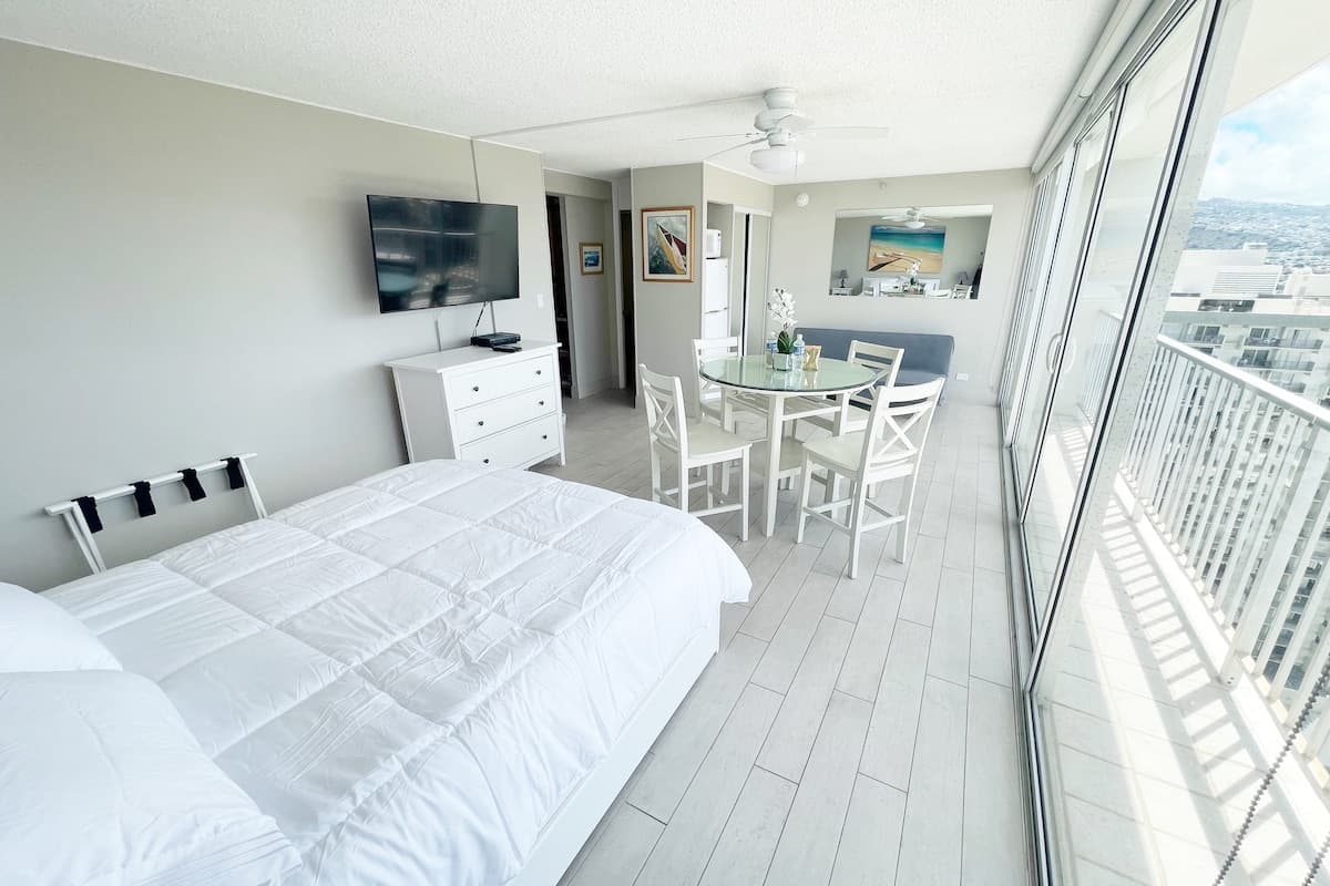 Condo in Honolulu · ★4.93 · 1 bedroom · 1 bed · 1 private bath - Photo 5