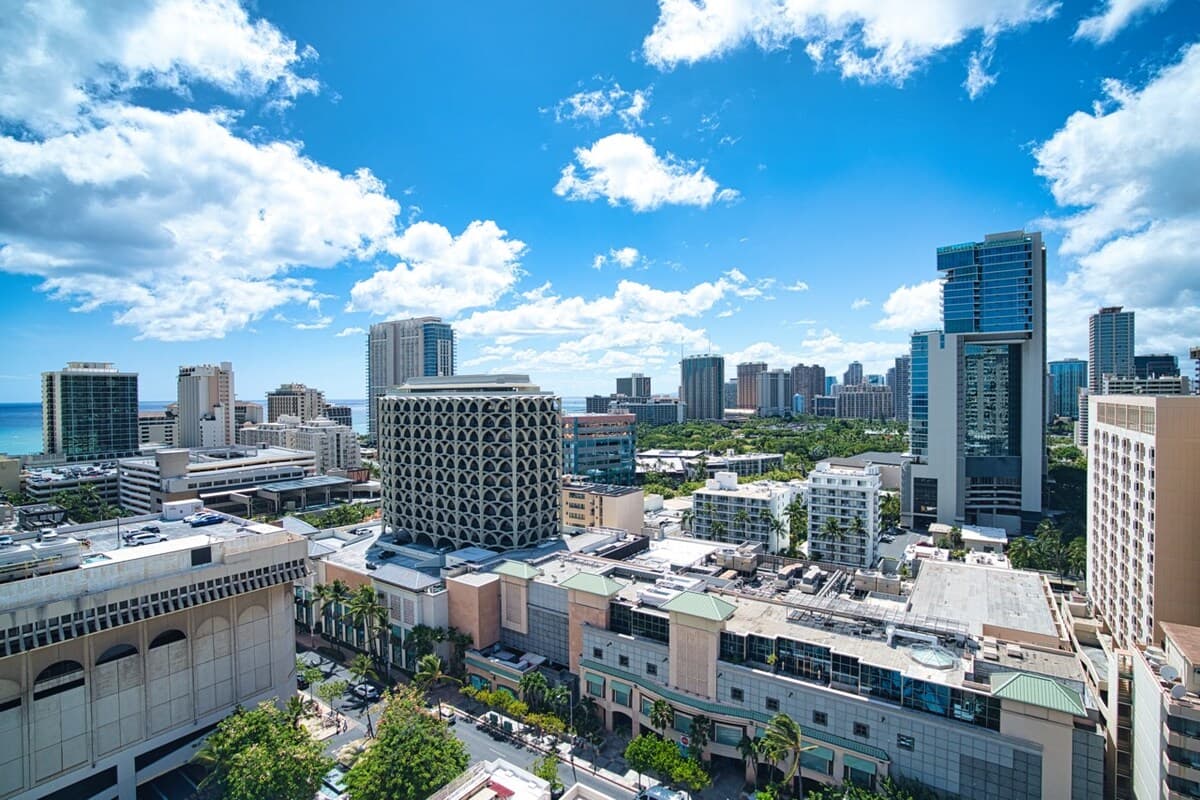 Comfy Studio in Heart of Waikiki with parking - Photo 5