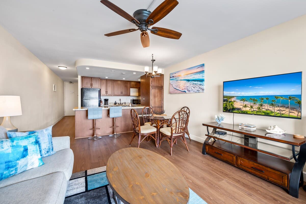 Condo in Lahaina · ★4.94 · 1 bedroom · 2 beds · 1 bath - Photo 5