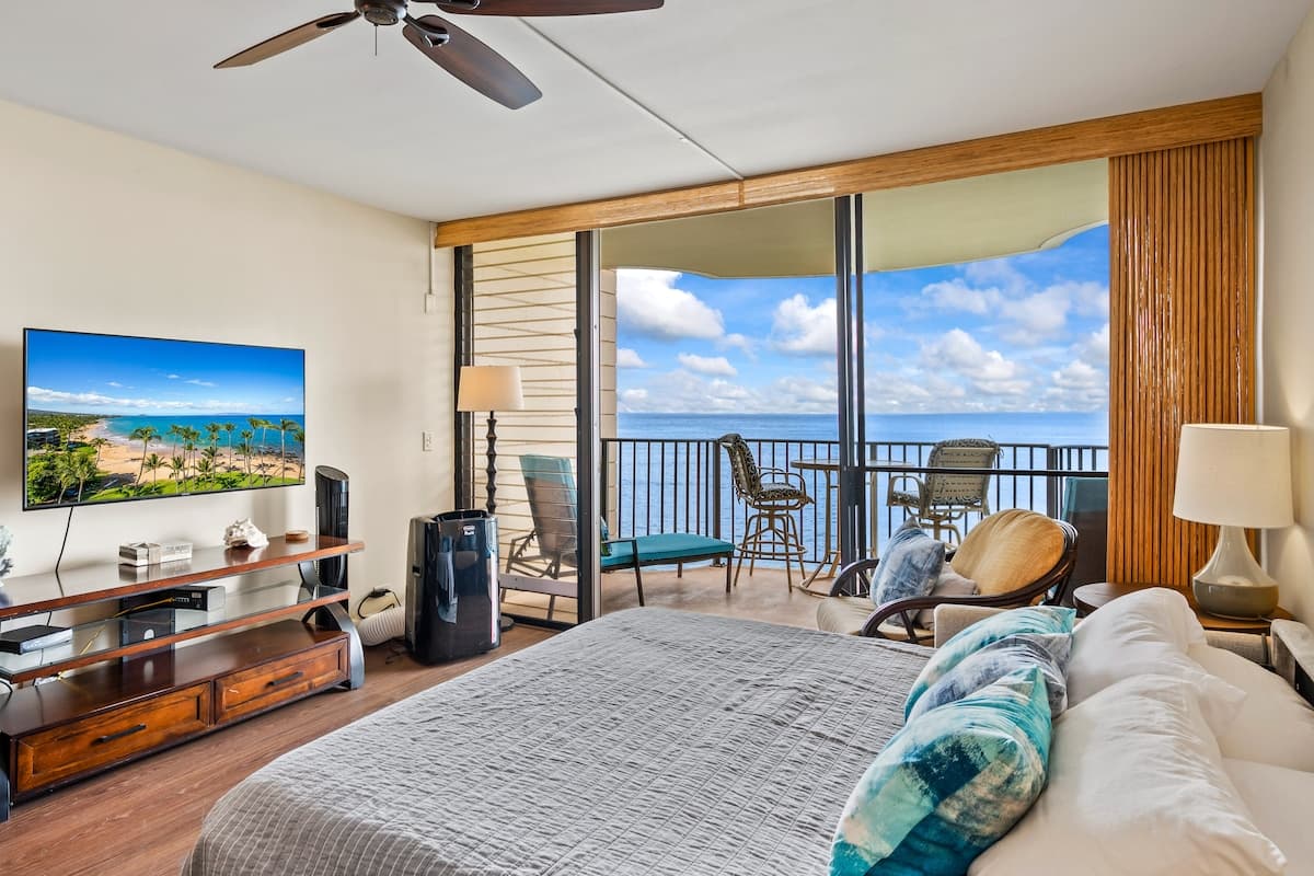 Condo in Lahaina · ★4.94 · 1 bedroom · 2 beds · 1 bath - Photo 2