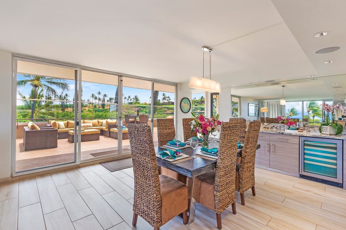 Condo in Lahaina · ★4.84 · 2 bedrooms · 4 beds · 2 baths - Photo 4