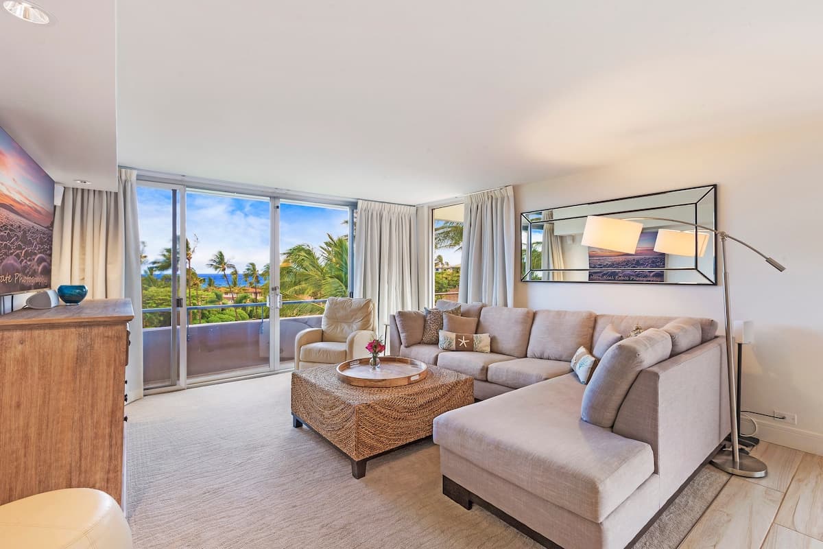 Condo in Lahaina · ★4.84 · 2 bedrooms · 4 beds · 2 baths - Photo 5