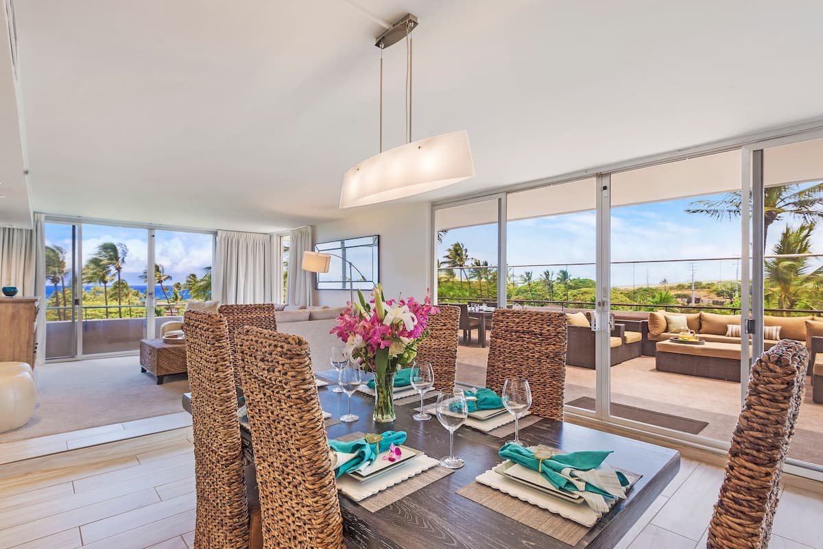 Condo in Lahaina · ★4.84 · 2 bedrooms · 4 beds · 2 baths - Photo 1