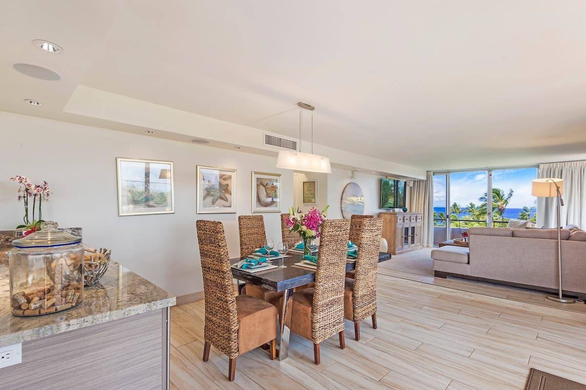 Condo in Lahaina · ★4.84 · 2 bedrooms · 4 beds · 2 baths - Photo 3