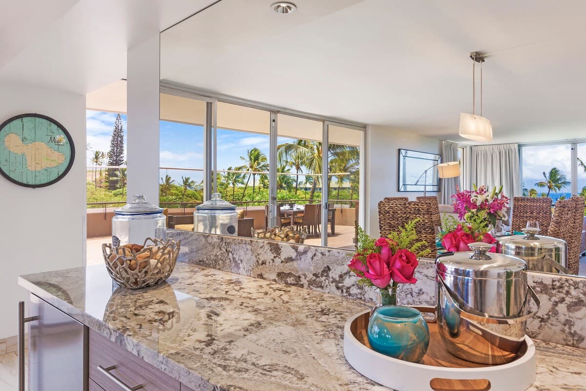 Condo in Lahaina · ★4.84 · 2 bedrooms · 4 beds · 2 baths - Photo 2