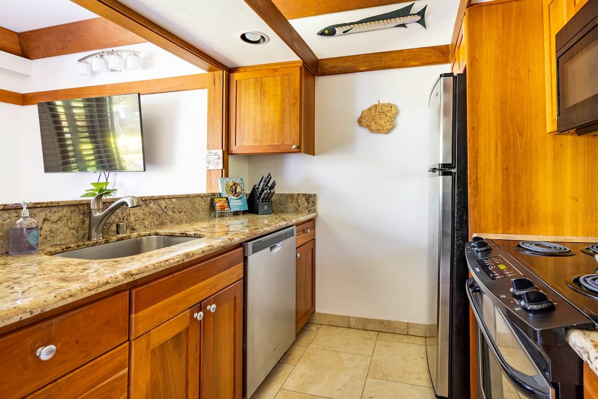 Condo in Koloa · ★4.95 · 1 bedroom · 2 beds · 1 bath - Photo 4