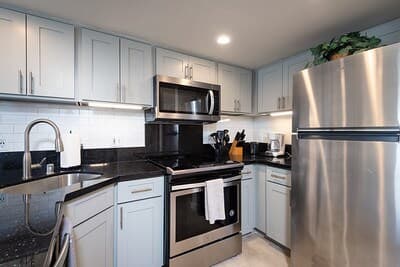 Condo in Honolulu · ★4.9 · 1 bedroom · 2 beds · 1 private bath - Photo 4