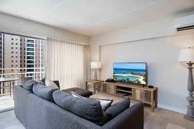 Condo in Honolulu · ★4.9 · 1 bedroom · 2 beds · 1 private bath - Photo 2