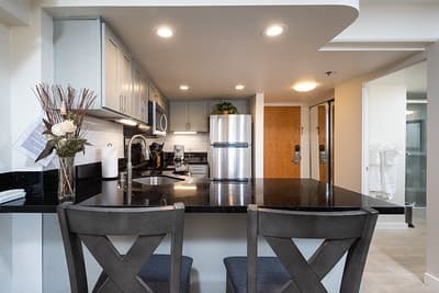 Condo in Honolulu · ★4.9 · 1 bedroom · 2 beds · 1 private bath - Photo 3