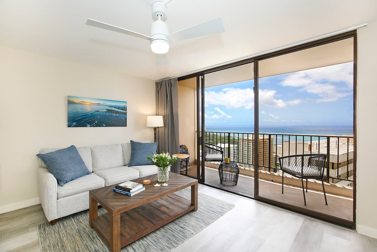 Condo in Honolulu · ★4.83 · 1 bedroom · 2 beds · 1 private bath - Photo 1