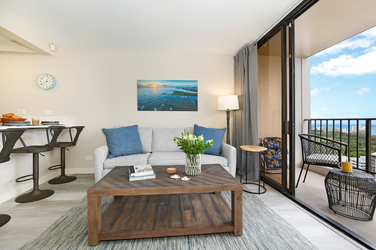 Condo in Honolulu · ★4.83 · 1 bedroom · 2 beds · 1 private bath - Photo 5