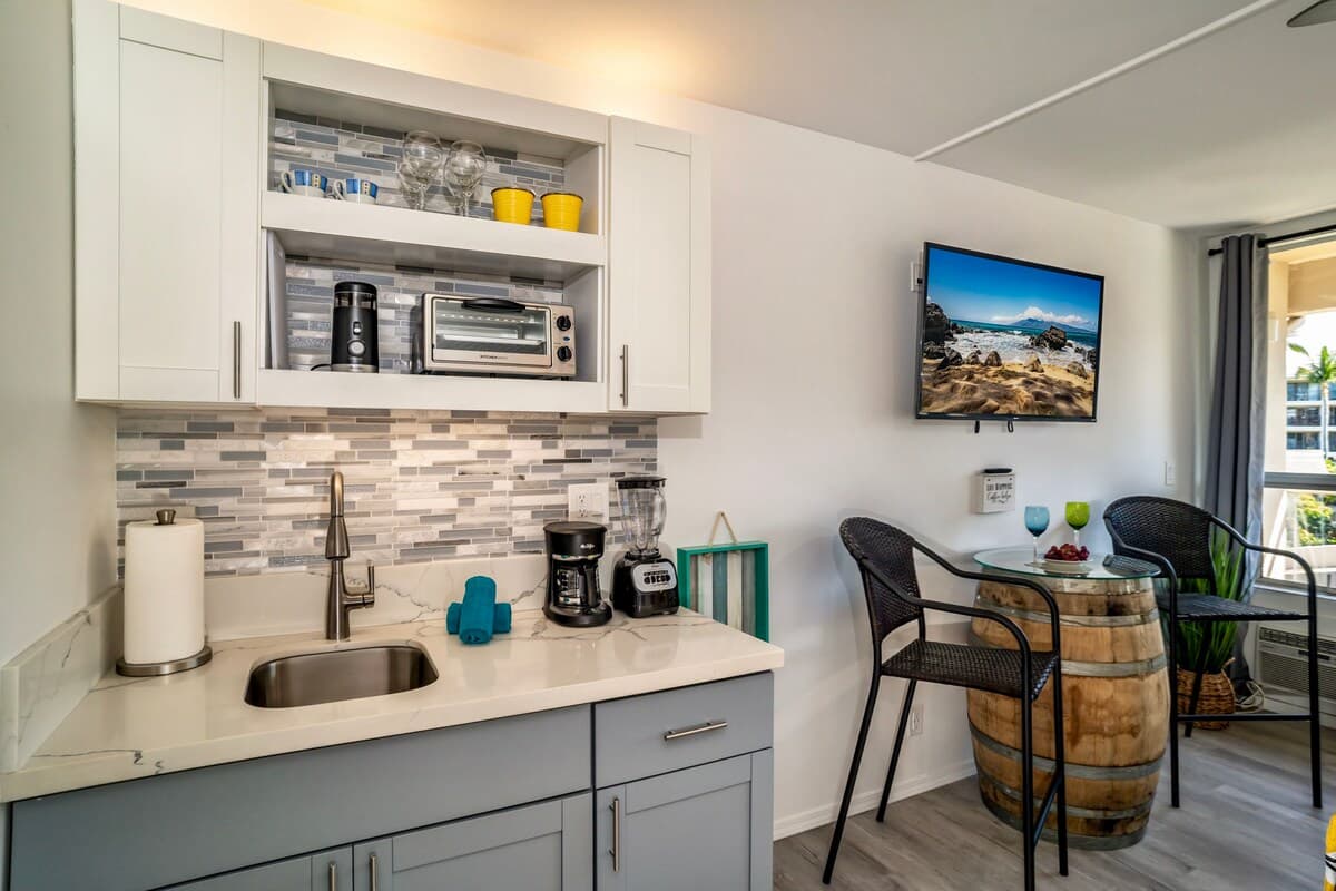 Condo in Kihei · ★4.93 · Studio · 1 bed · 1 shared bath - Photo 3