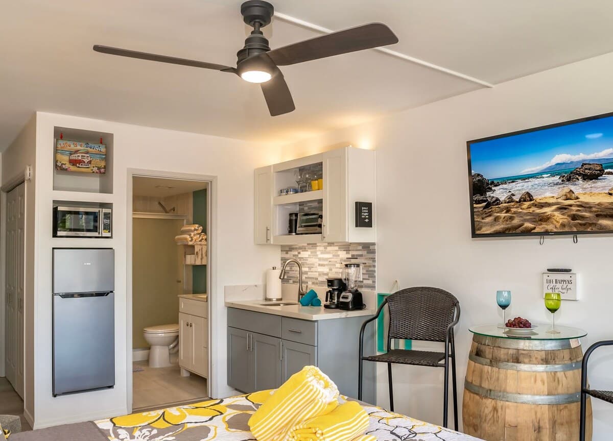 Condo in Kihei · ★4.93 · Studio · 1 bed · 1 shared bath - Photo 2