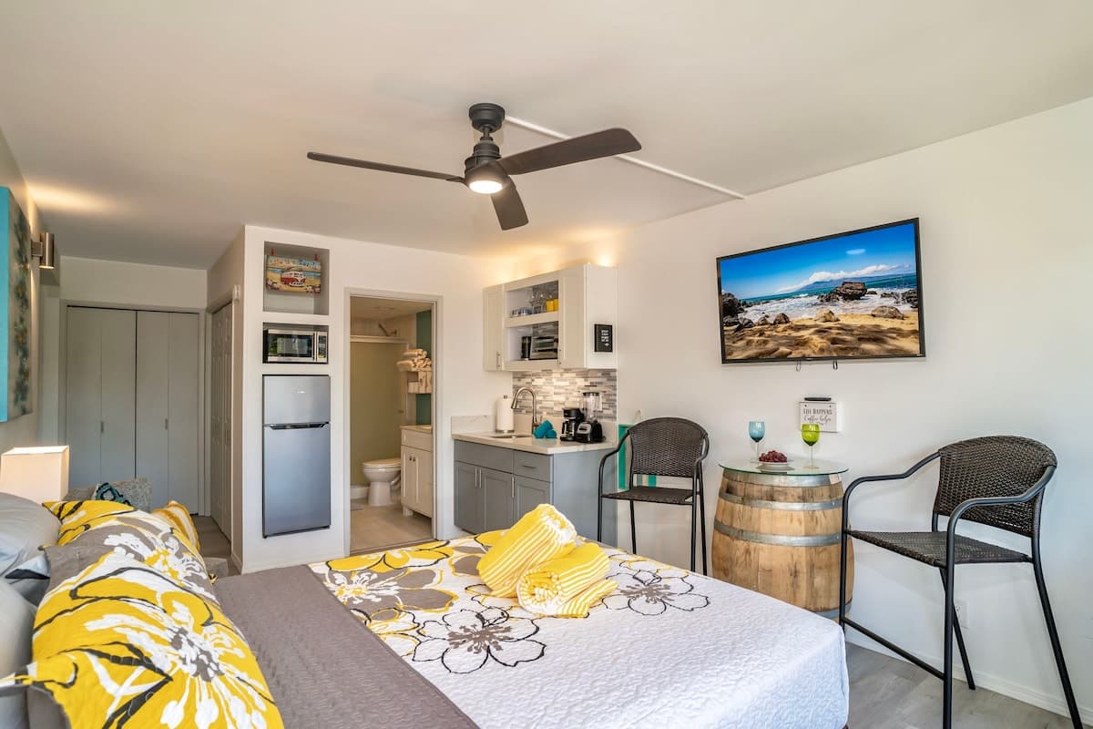 Condo in Kihei · ★4.93 · Studio · 1 bed · 1 shared bath - Photo 1