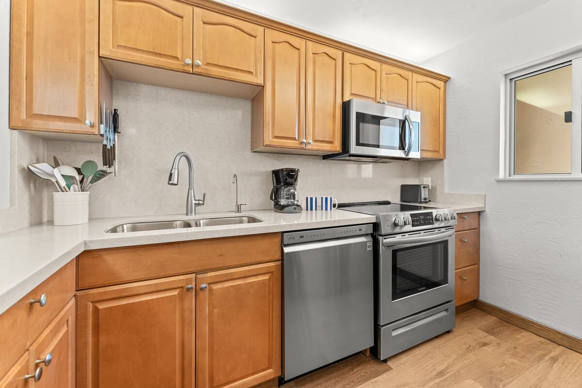 Condo in Kihei · ★4.9 · 2 bedrooms · 4 beds · 2 baths - Photo 4