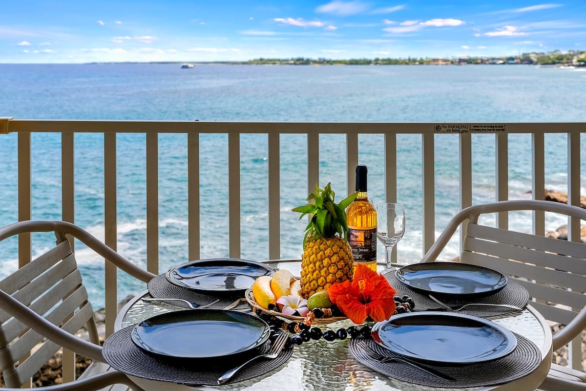 Condo in Kailua-Kona · ★4.94 · 2 bedrooms · 2 beds · 2 baths - Photo 1