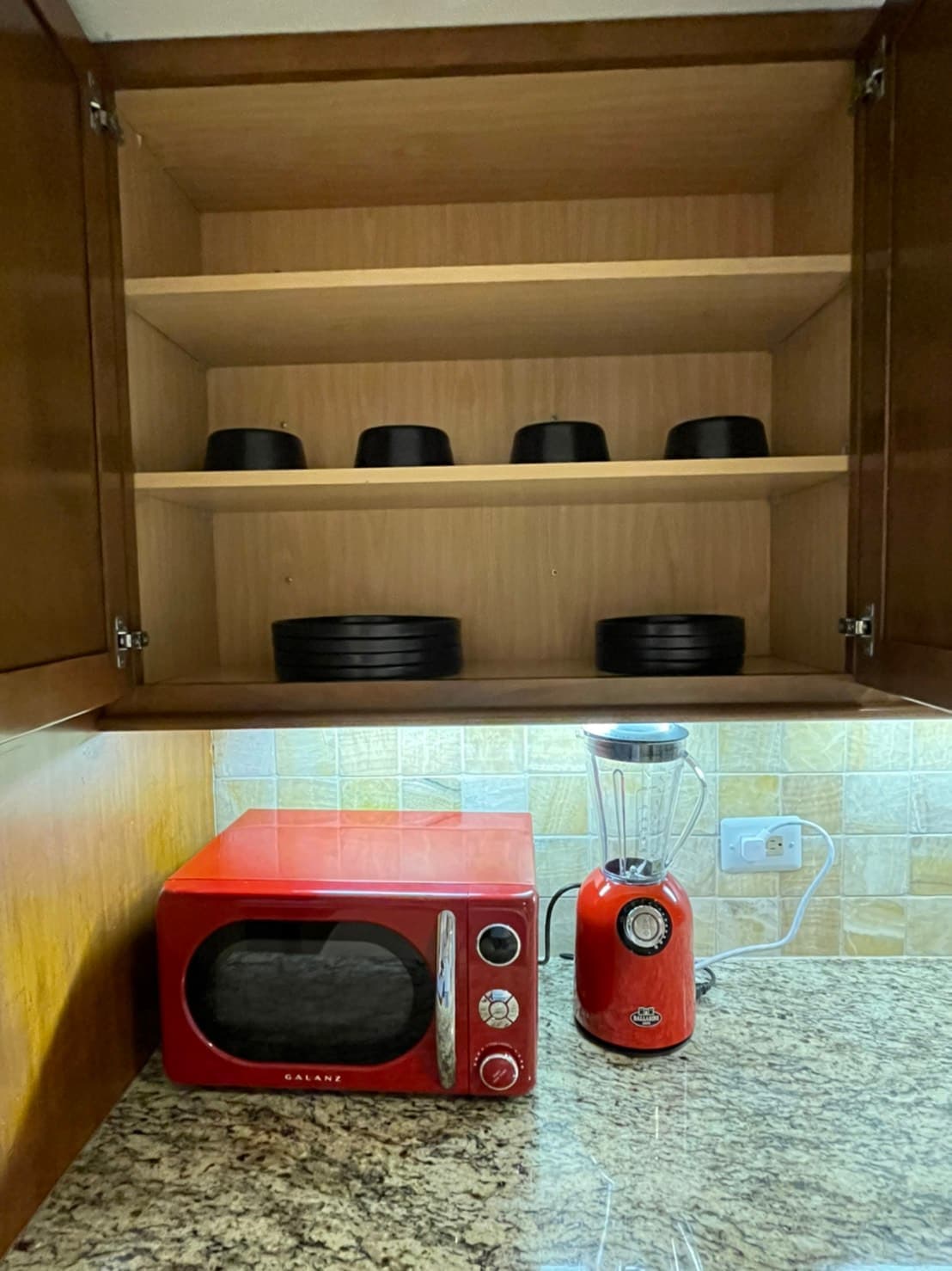 Condo in Honolulu · ★4.7 · Studio · 2 beds · 1 private bath - Photo 4