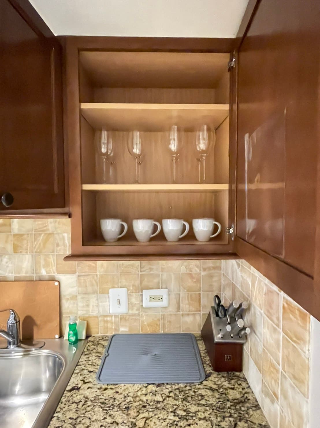 Condo in Honolulu · ★4.7 · Studio · 2 beds · 1 private bath - Photo 5