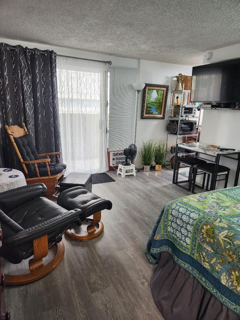 Condo in Honolulu · ★4.93 · Studio · 1 bed · 1 private bath - Photo 2