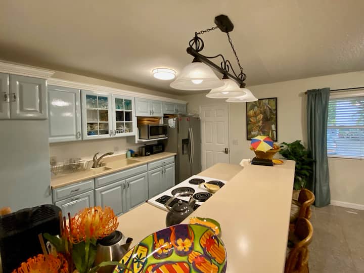 Home in Kailua-Kona · ★4.93 · 3 bedrooms · 3 beds · 2 private baths - Photo 2