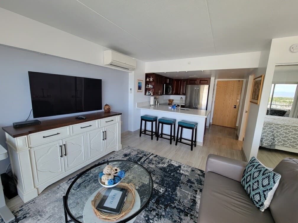 Condo in Honolulu · ★4.96 · 1 bedroom · 2 beds · 1 private bath - Photo 4
