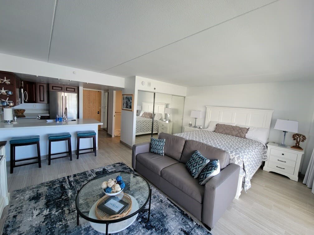 Condo in Honolulu · ★4.96 · 1 bedroom · 2 beds · 1 private bath - Photo 3