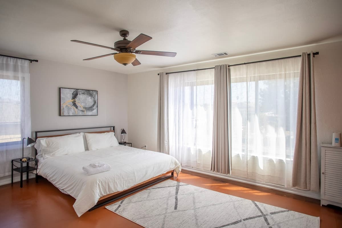 Newly Renovated Home Near Hiking & Eats, Sleeps 10 - Photo 4