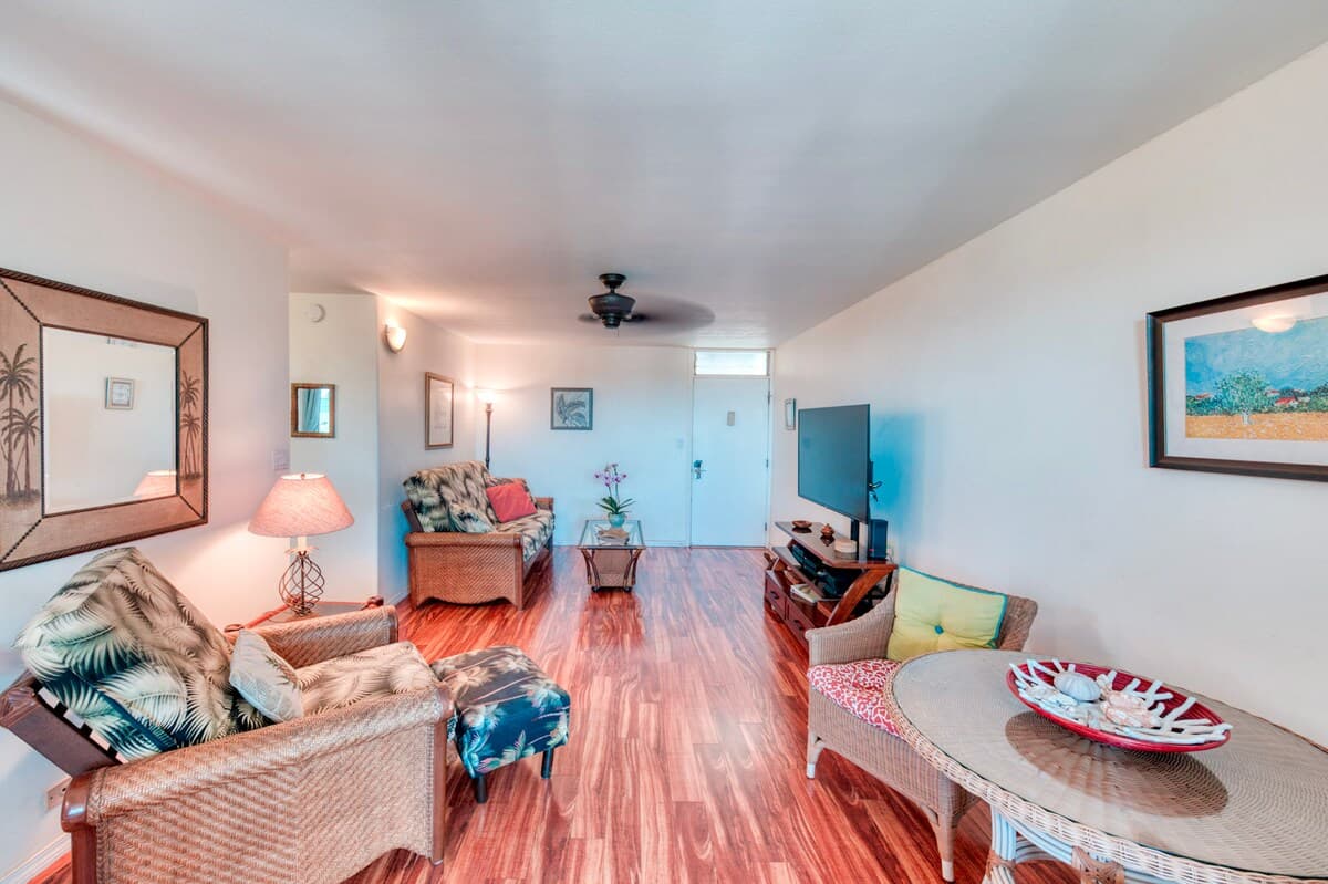 Condo in Kihei · ★4.8 · 2 bedrooms · 2 beds · 1 private bath - Photo 4