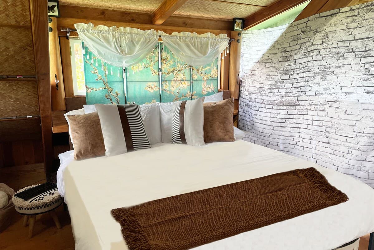 Cabin in Keaau · ★4.92 · 3 bedrooms · 4 beds · 1.5 private baths - Photo 3
