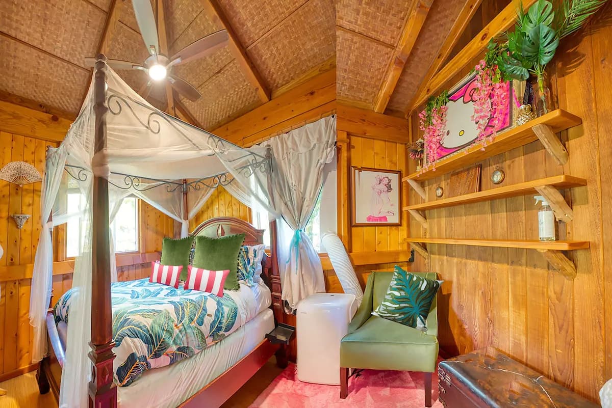 Cabin in Keaau · ★4.92 · 3 bedrooms · 4 beds · 1.5 private baths - Photo 5