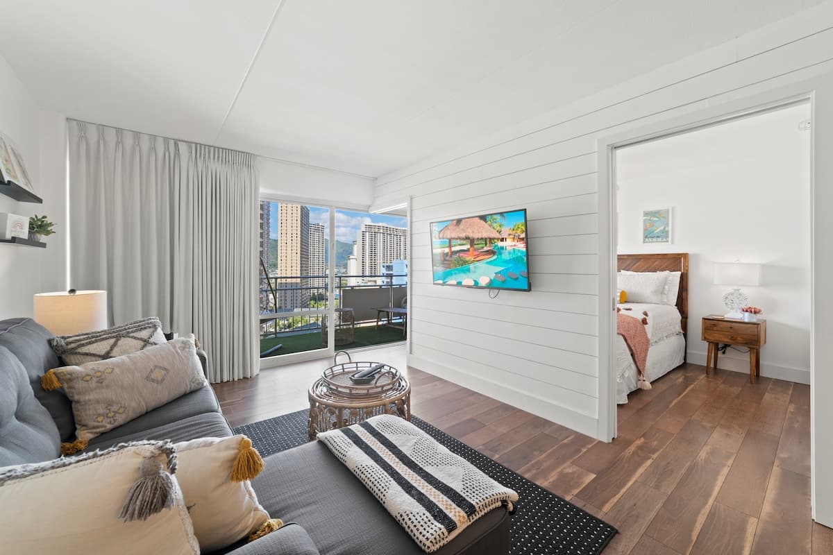 Condo in Honolulu · ★4.9 · 1 bedroom · 2 beds · 1 private bath - Photo 1