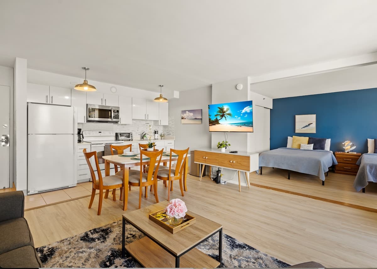 Condo in Honolulu · ★4.56 · 1 bedroom · 3 beds · 1 private bath - Photo 5