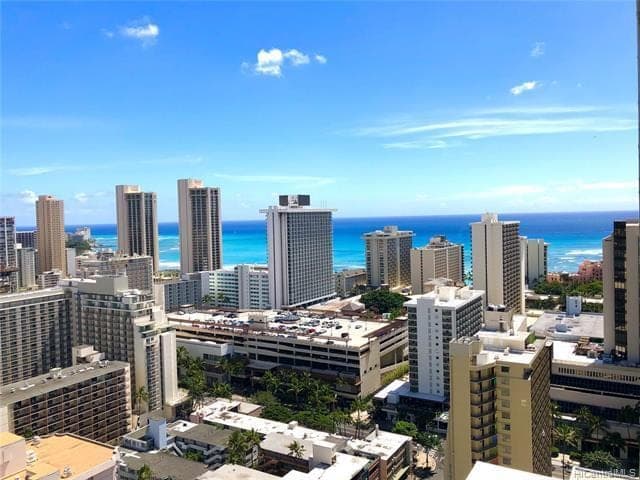 Condo in Honolulu · ★4.84 · 1 bedroom · 2 beds · 1 private bath - Photo 2