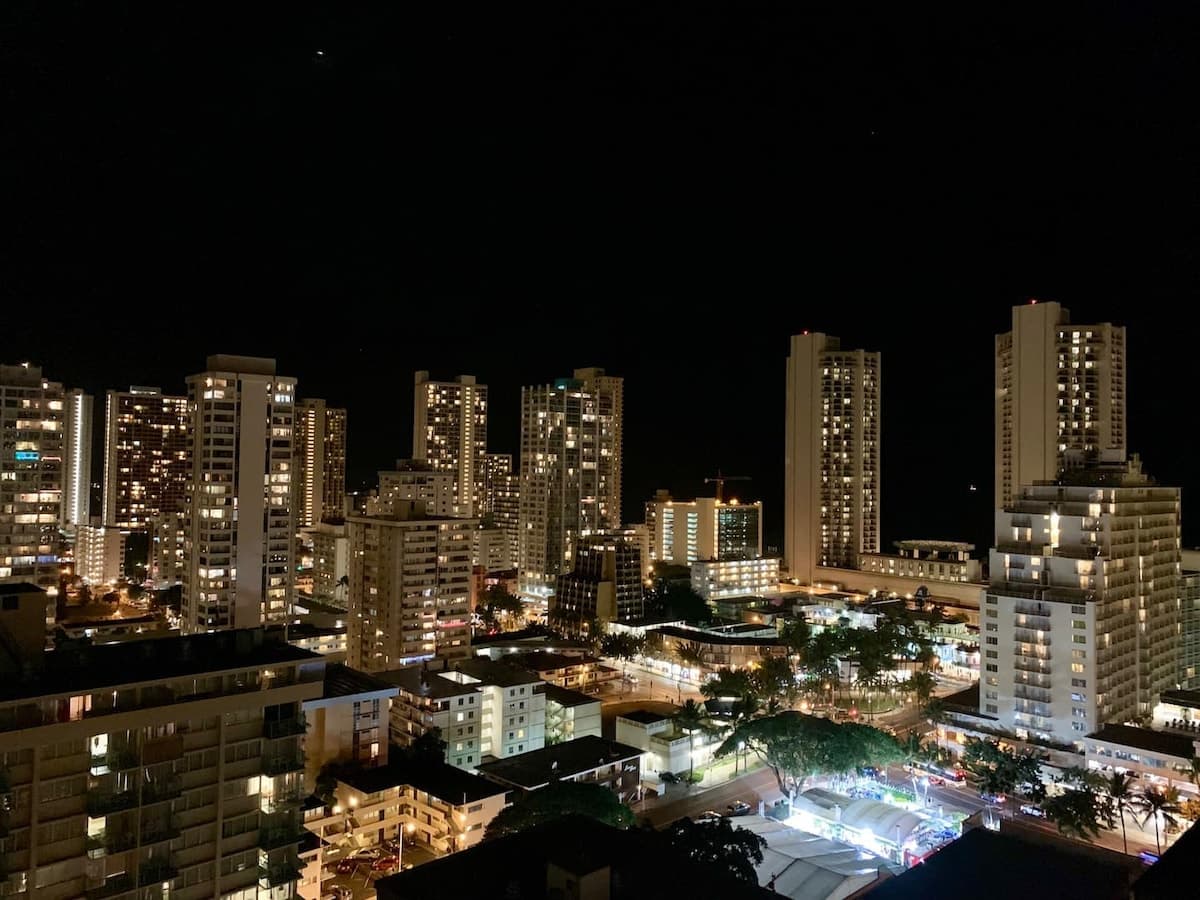 Condo in Honolulu · ★4.84 · 1 bedroom · 2 beds · 1 private bath - Photo 4