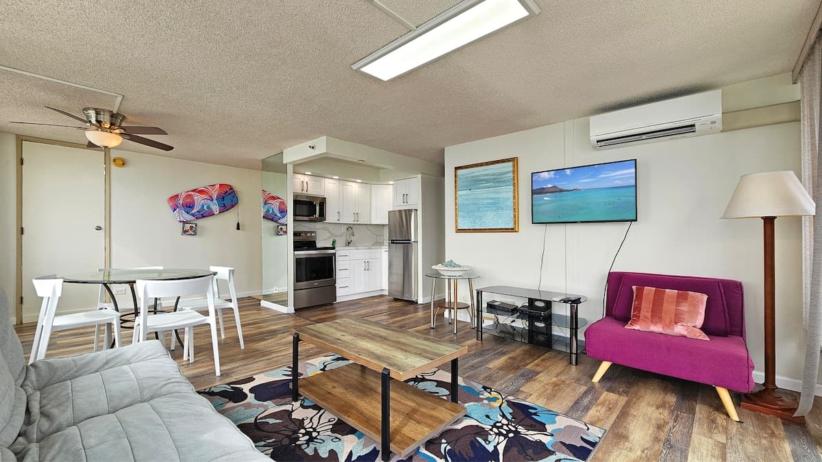 Condo in Honolulu · ★4.59 · 1 bedroom · 2 beds · 1 private bath - Photo 3