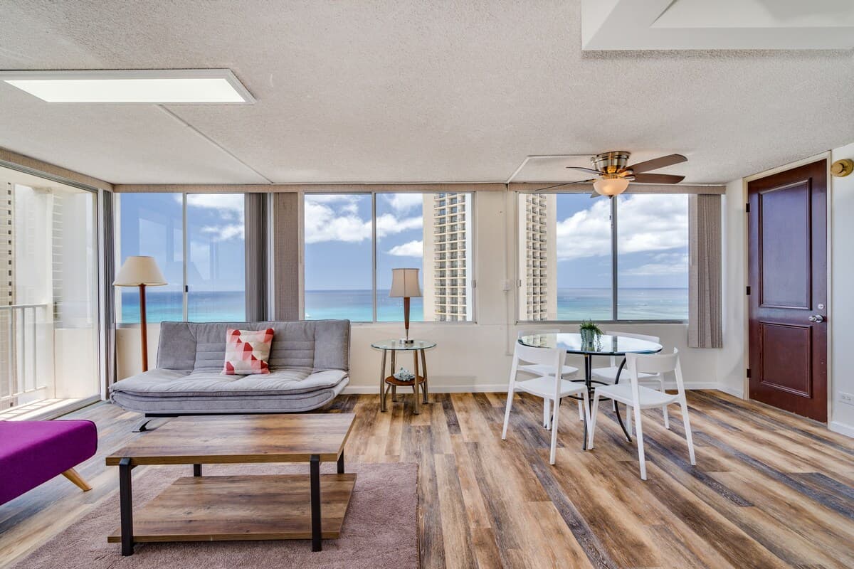 Condo in Honolulu · ★4.59 · 1 bedroom · 2 beds · 1 private bath - Photo 4