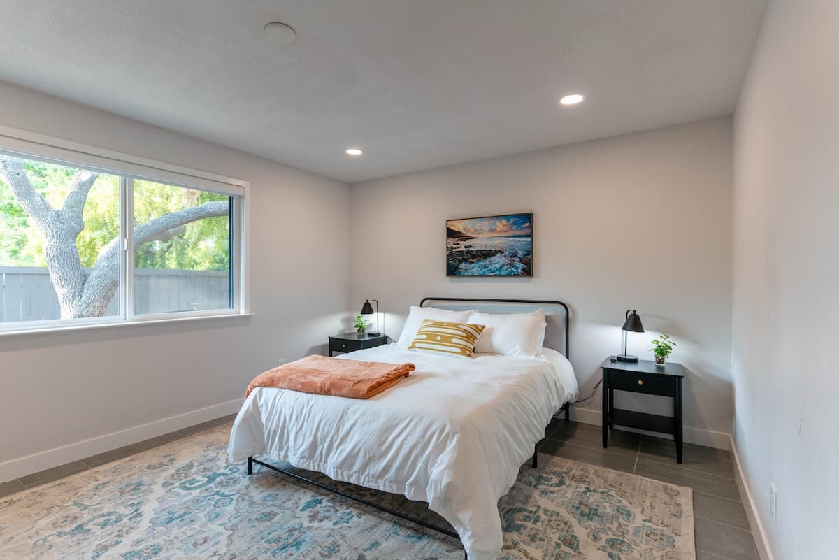 Freshly Renovated Corner Home with Natural Light - Photo 5