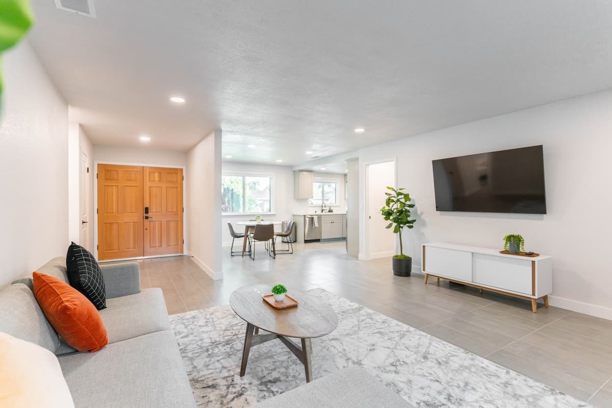 Freshly Renovated Corner Home with Natural Light - Photo 2