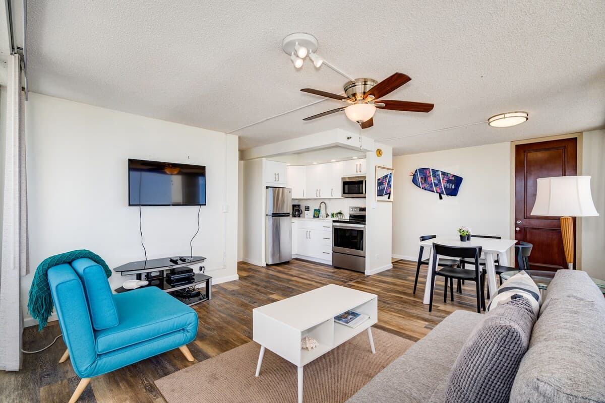 Condo in Honolulu · ★4.66 · 1 bedroom · 2 beds · 1 private bath - Photo 3