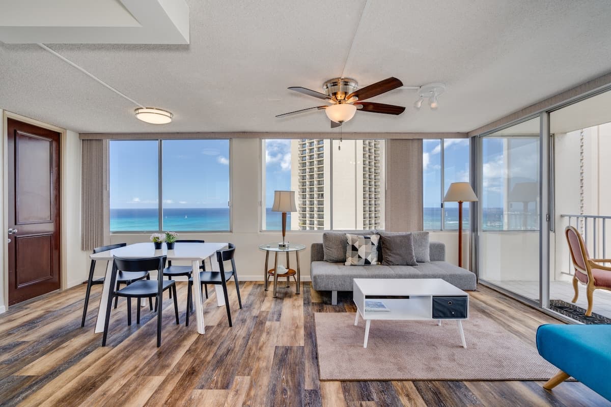 Condo in Honolulu · ★4.66 · 1 bedroom · 2 beds · 1 private bath - Photo 1
