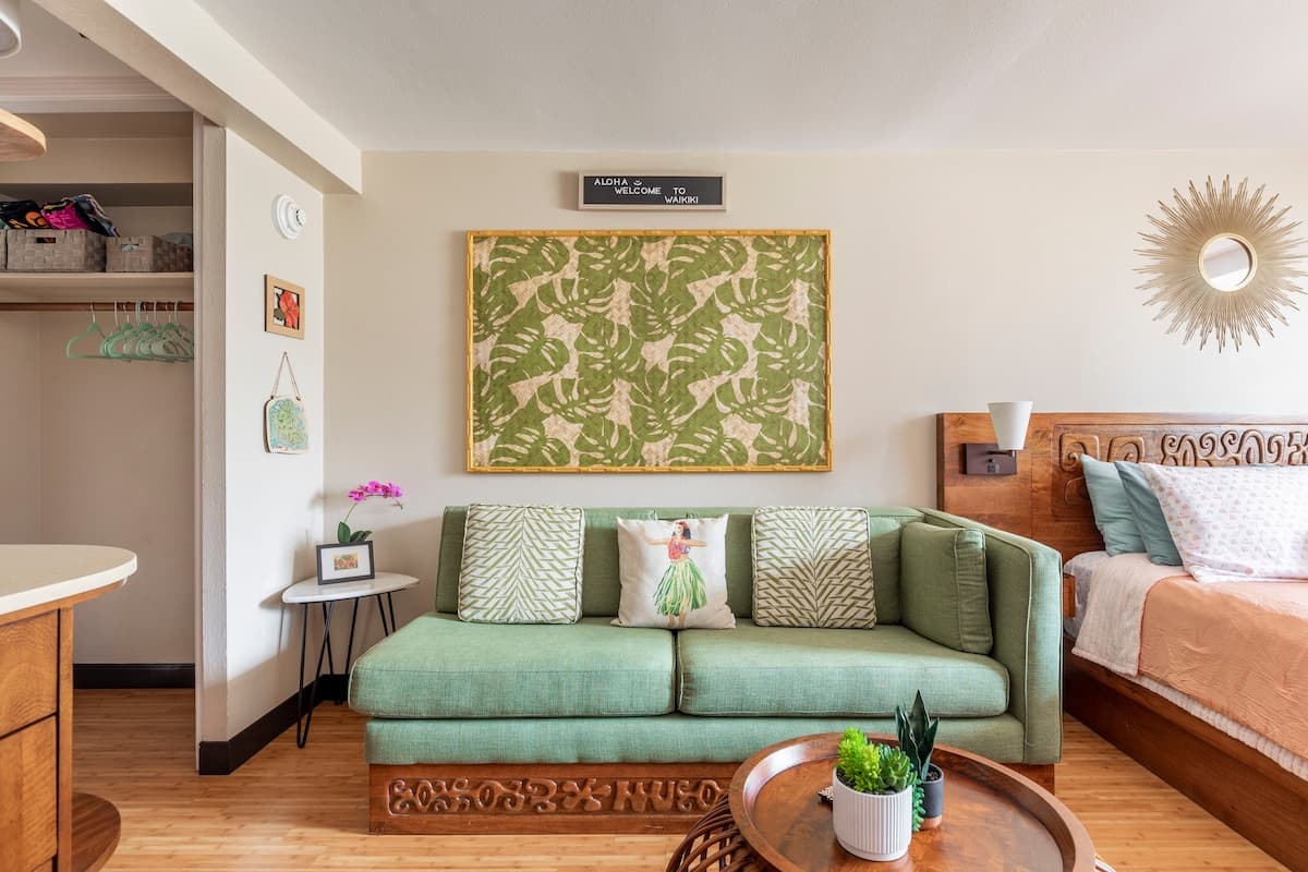 Condo in Honolulu · ★4.91 · 1 bedroom · 2 beds · 1 shared bath - Photo 1