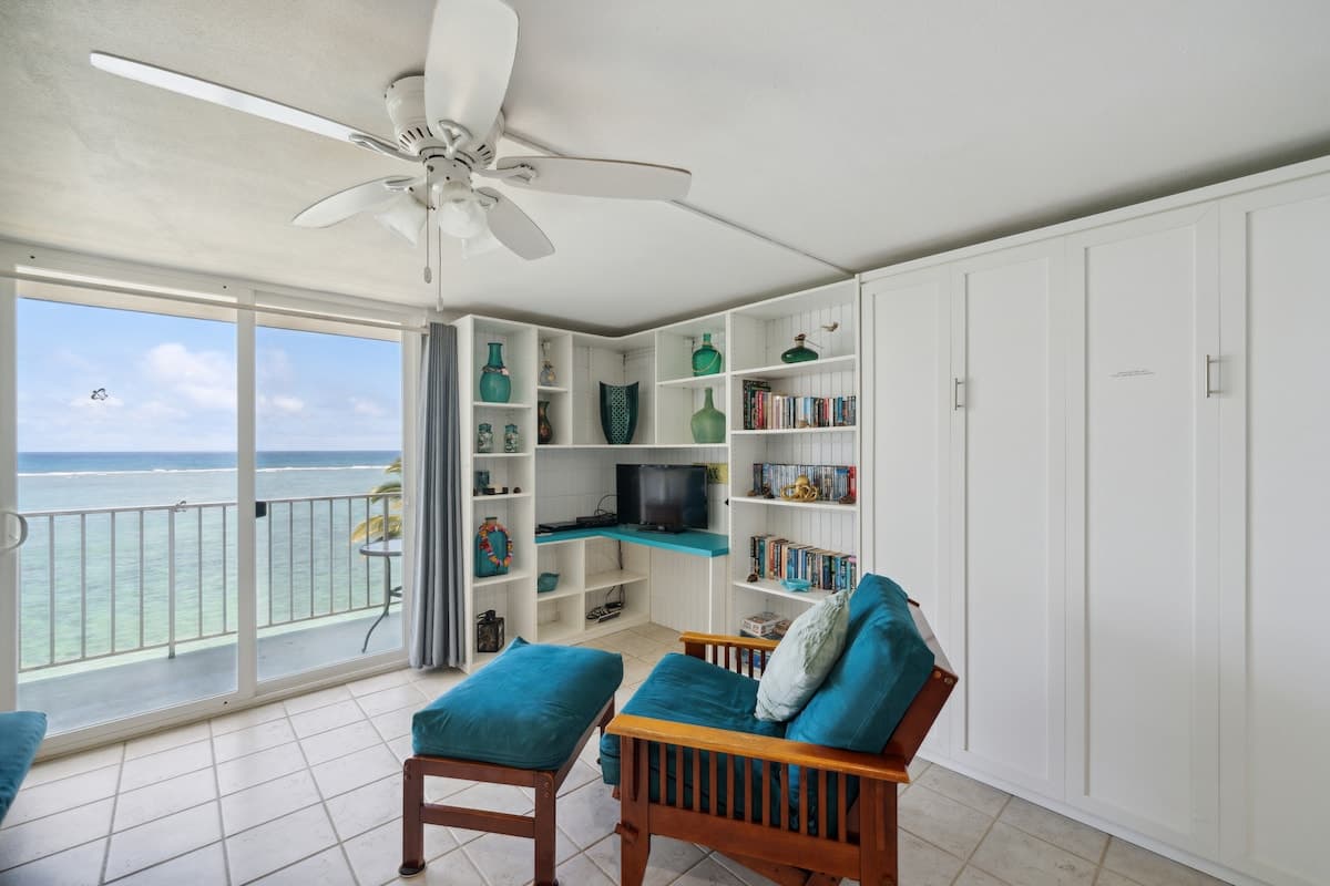 Condo in Hauula · ★4.69 · 1 bedroom · 4 beds · 1 shared bath - Photo 2