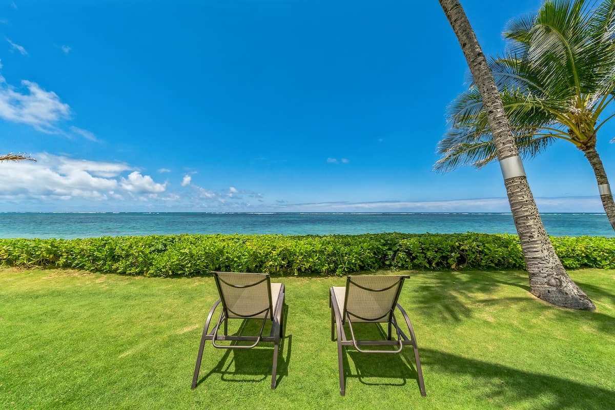 Condo in Hauula · ★4.69 · 1 bedroom · 4 beds · 1 shared bath - Photo 3