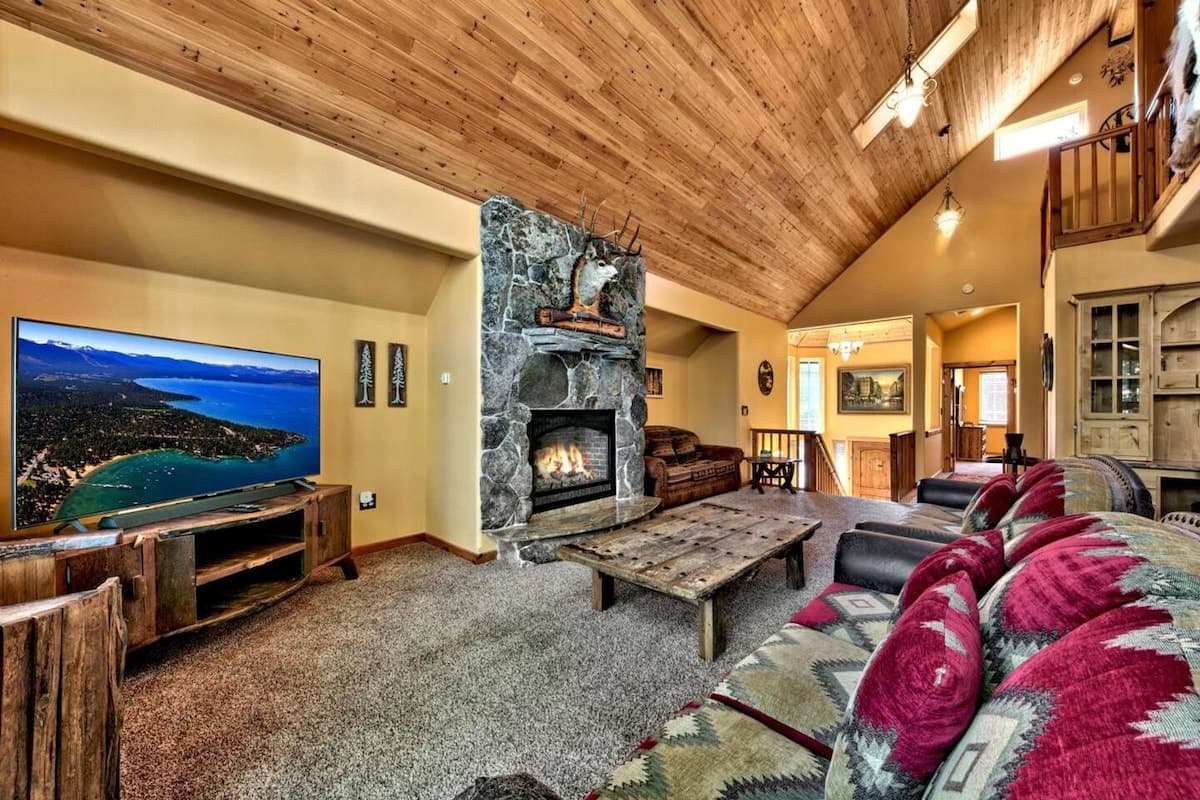 Paradise Lodge Hot Tub, Pool Table, EV Charger - Photo 4
