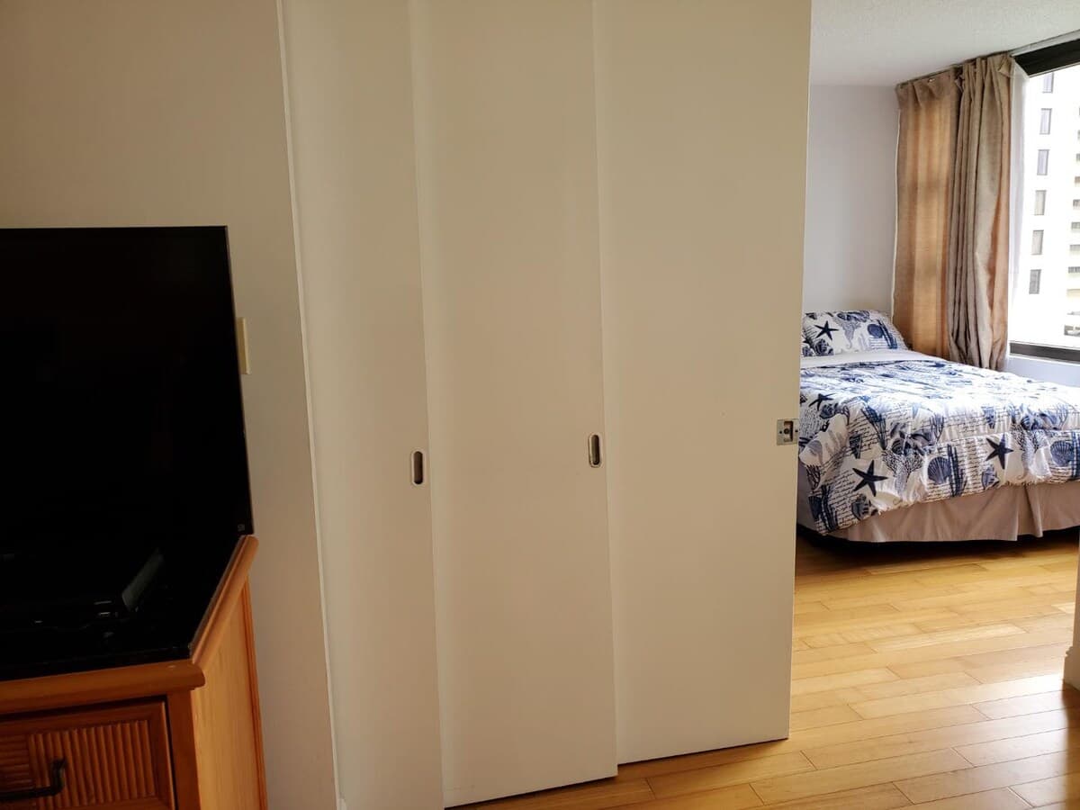 Condo in Honolulu · ★4.65 · 1 bedroom · 3 beds · 1 shared bath - Photo 5