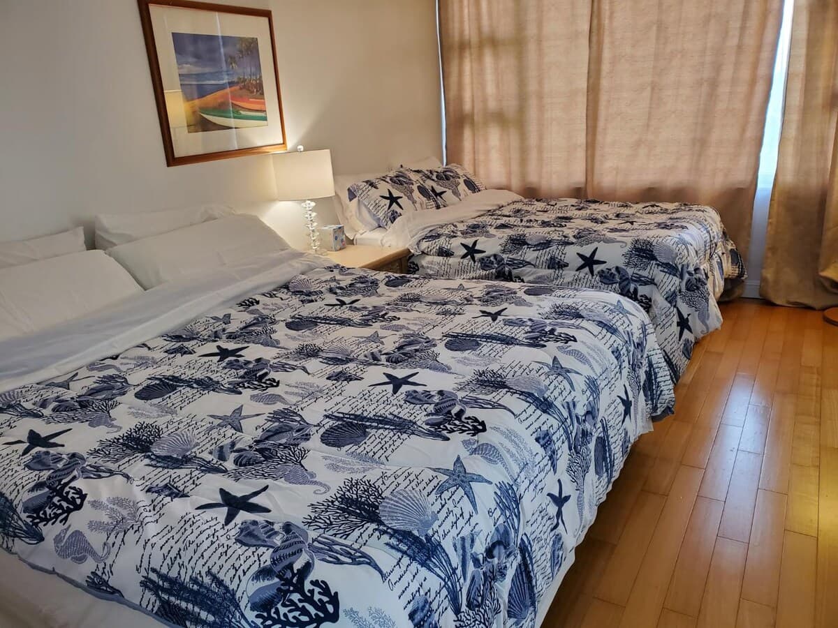 Condo in Honolulu · ★4.65 · 1 bedroom · 3 beds · 1 shared bath - Photo 1