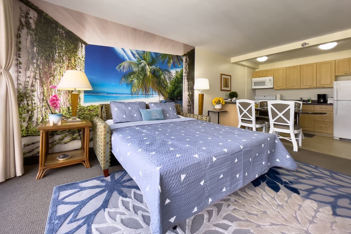Condo in Honolulu · ★4.92 · 1 bedroom · 3 beds · 1 private bath - Photo 5