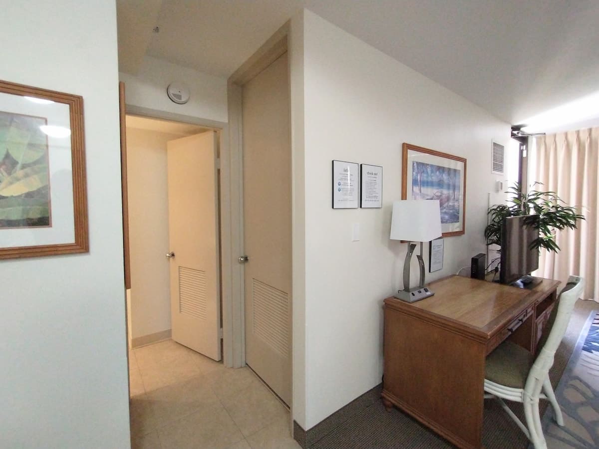 Condo in Honolulu · ★4.92 · 1 bedroom · 3 beds · 1 private bath - Photo 3