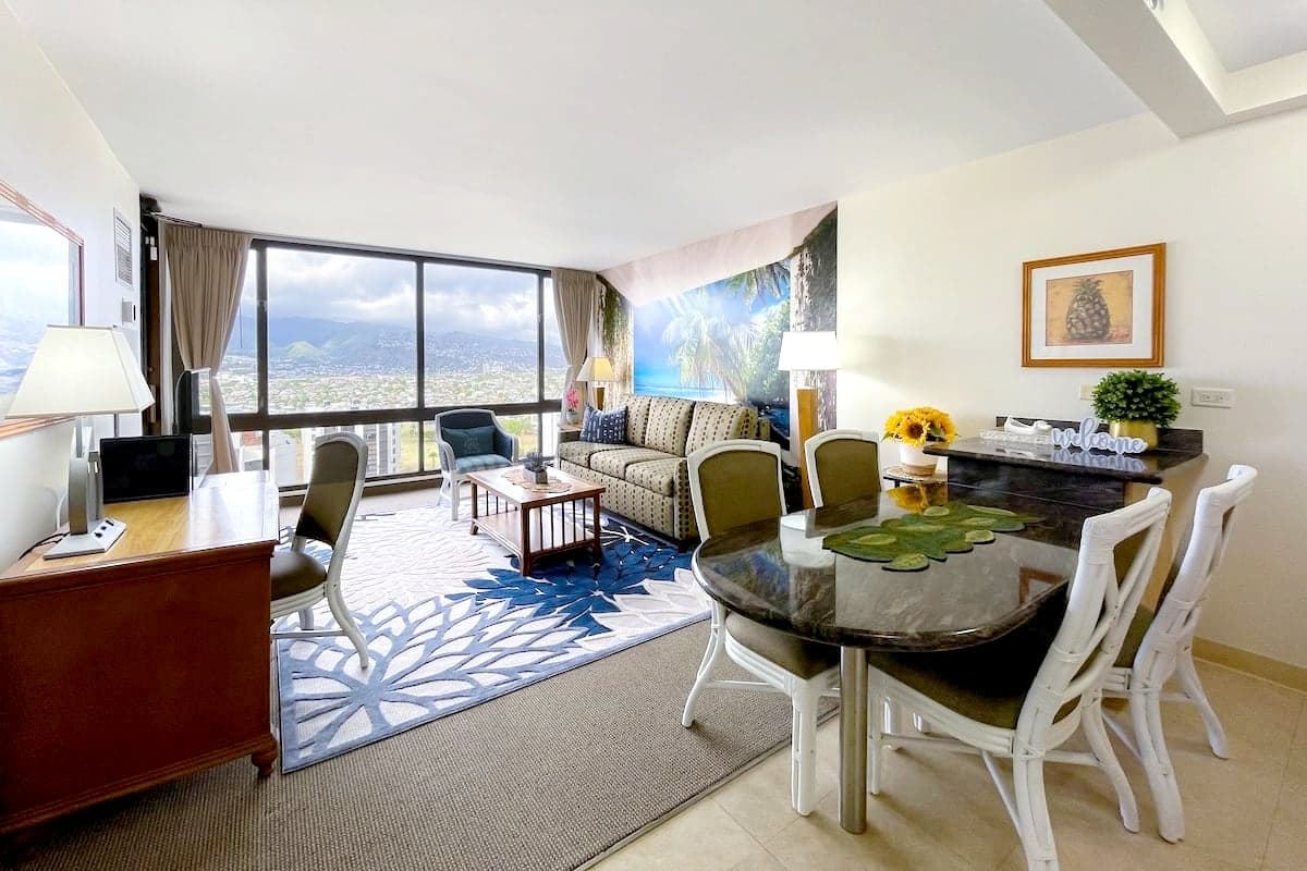 Condo in Honolulu · ★4.92 · 1 bedroom · 3 beds · 1 private bath - Photo 1