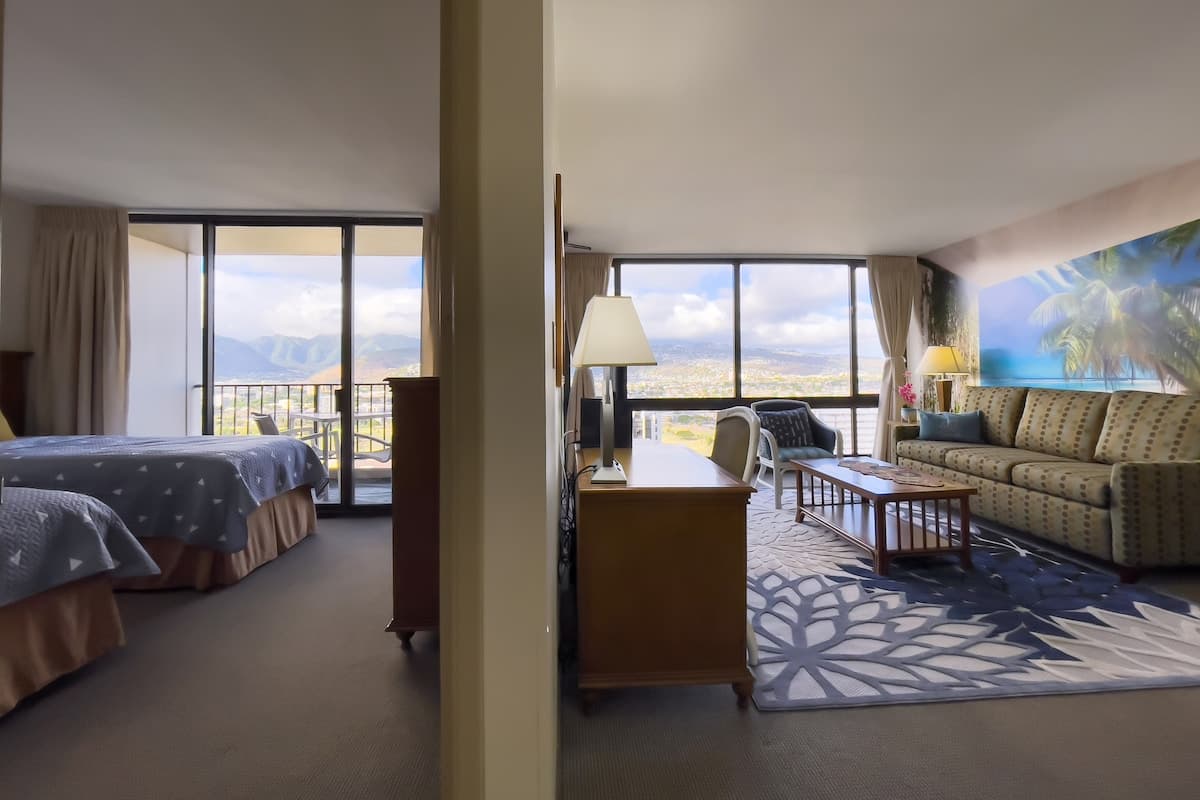 Condo in Honolulu · ★4.92 · 1 bedroom · 3 beds · 1 private bath - Photo 2